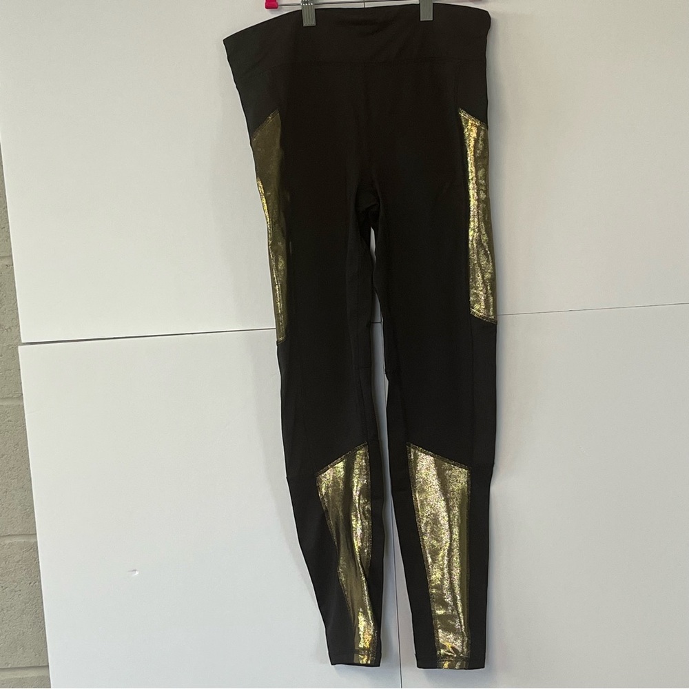 EUC Women’s Aeropostale Live Love Dream Active Black & Gold Leggings. Sz Large.